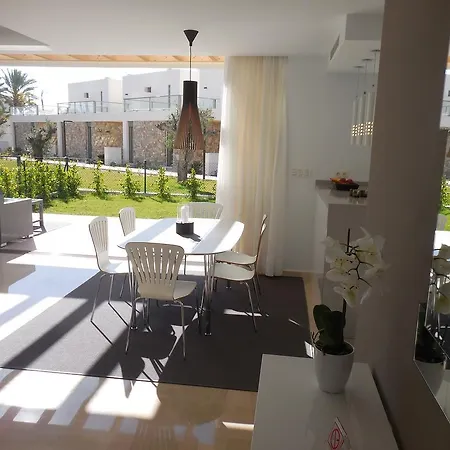 Paradis 18 Semesterbostad *